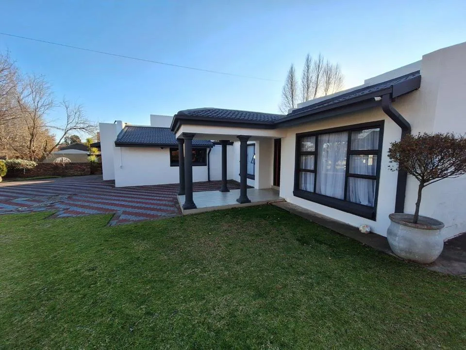 4 Bedroom House for sale in La Provance