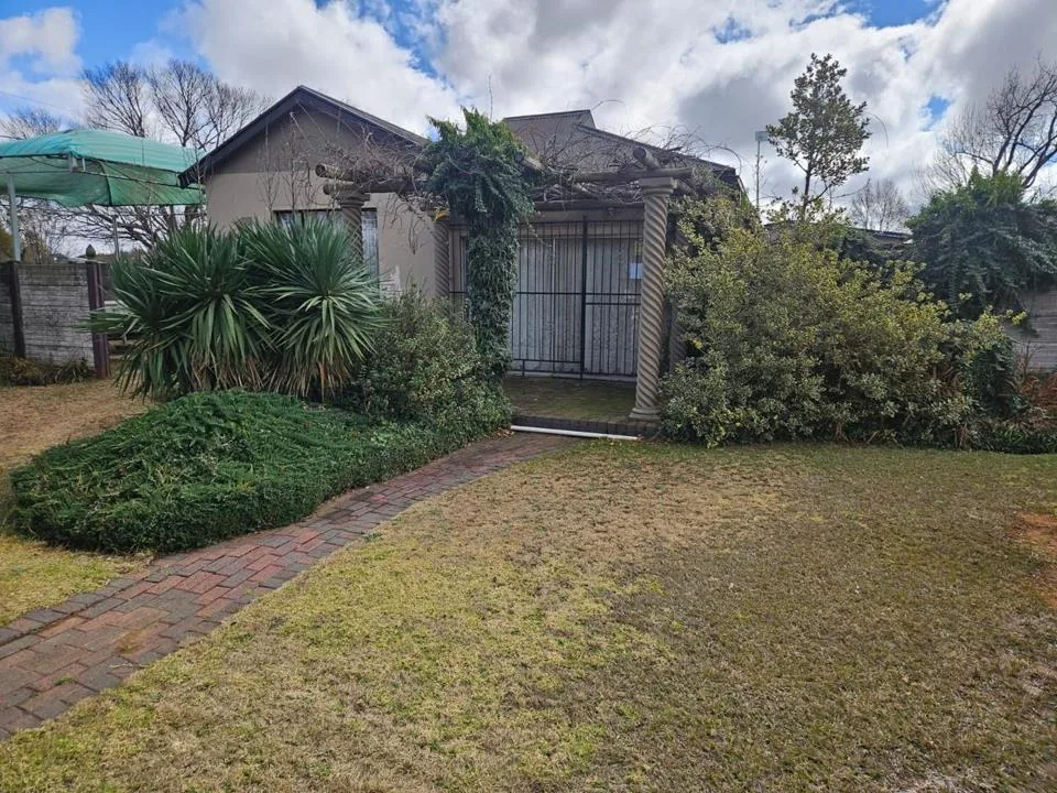8 Bedroom House for sale in Warden