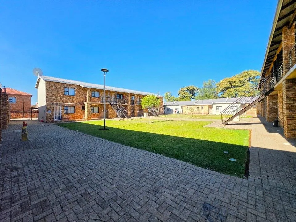 1 Bedroom Apartment / flat for sale in Rhodesdene