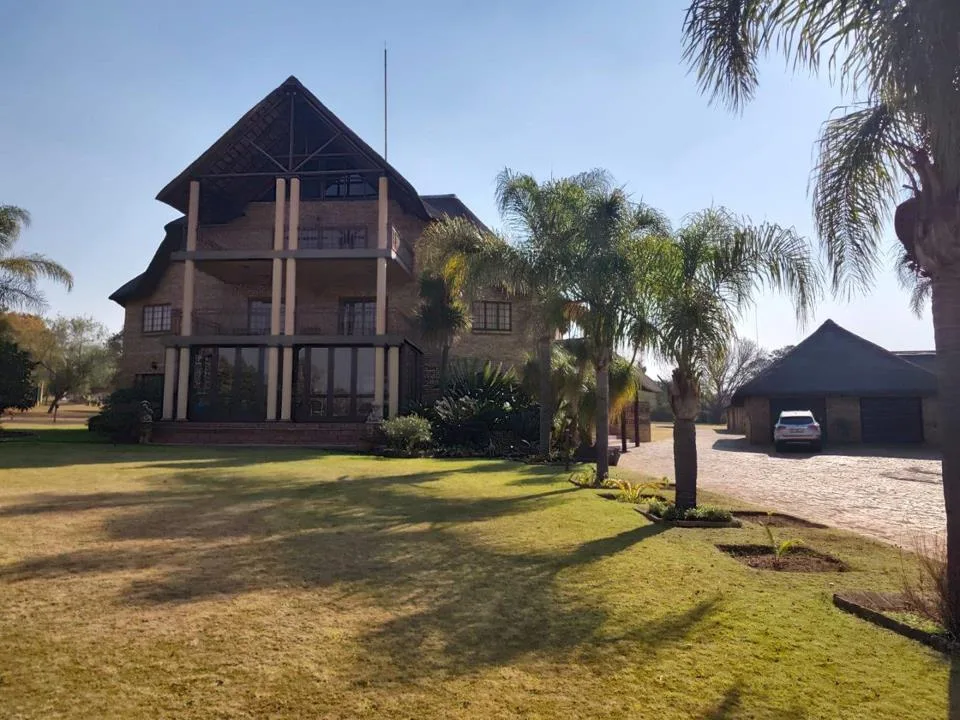 4 Bedroom House for sale in Bankenveld Estate