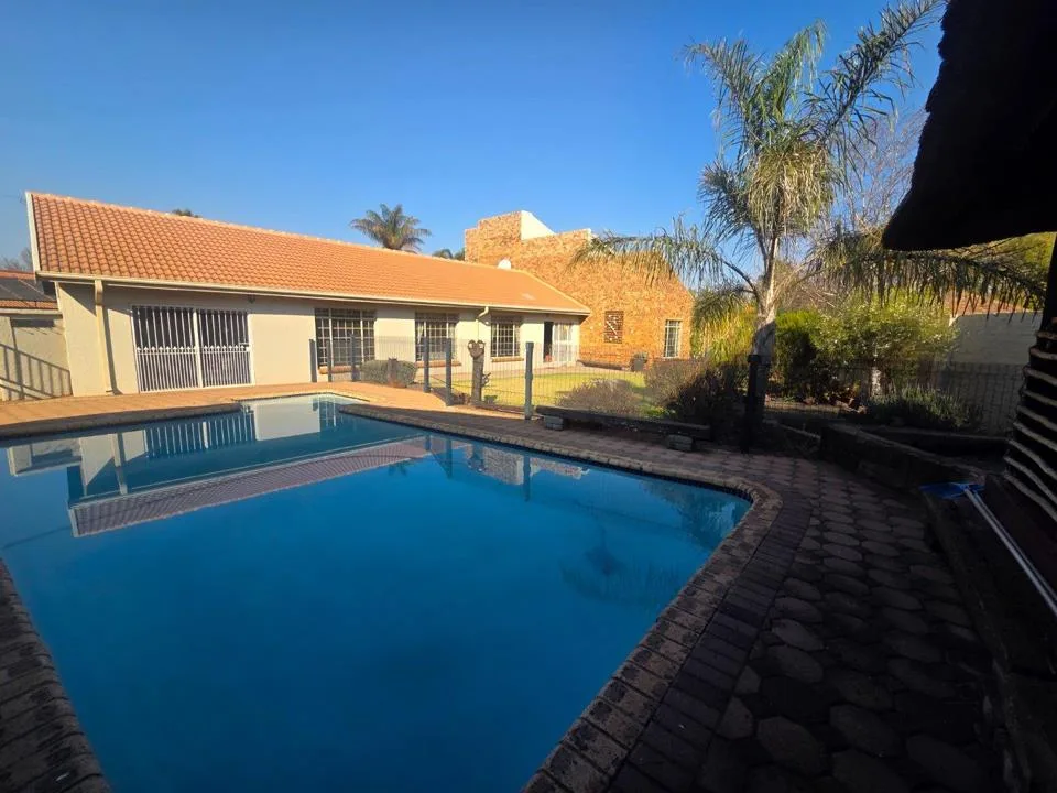 4 Bedroom House for sale in Dennesig