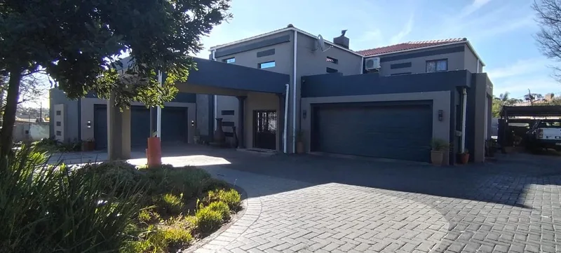 5 Bedroom House for sale in Del Judor Ext 4