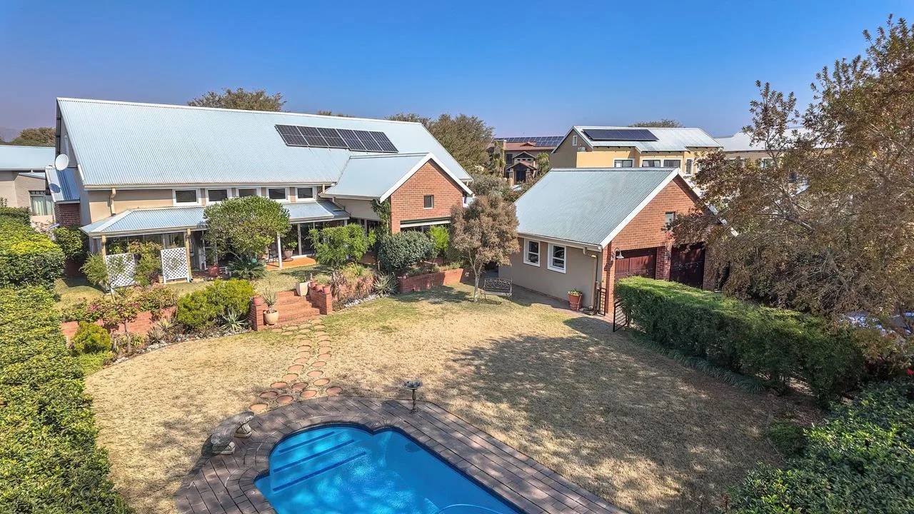 4 Bedroom House for sale in The Coves