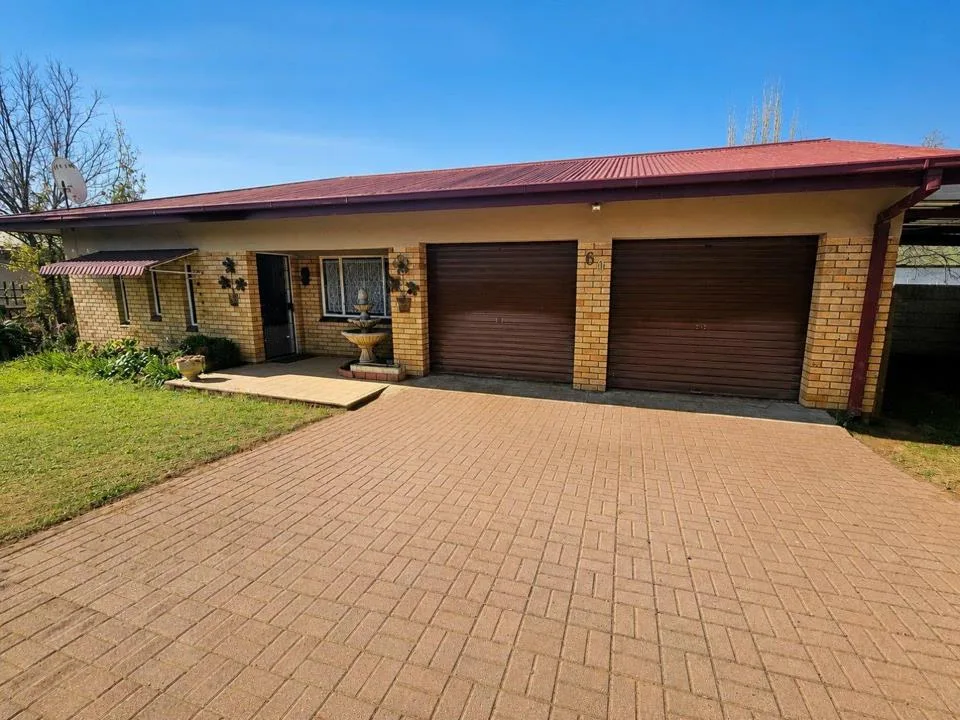 3 Bedroom House for sale in Theunissen