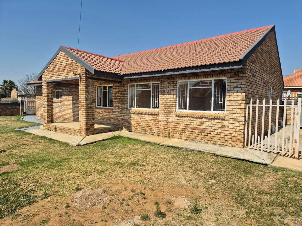 3 Bedroom House for sale in Meiringspark Ext 5
