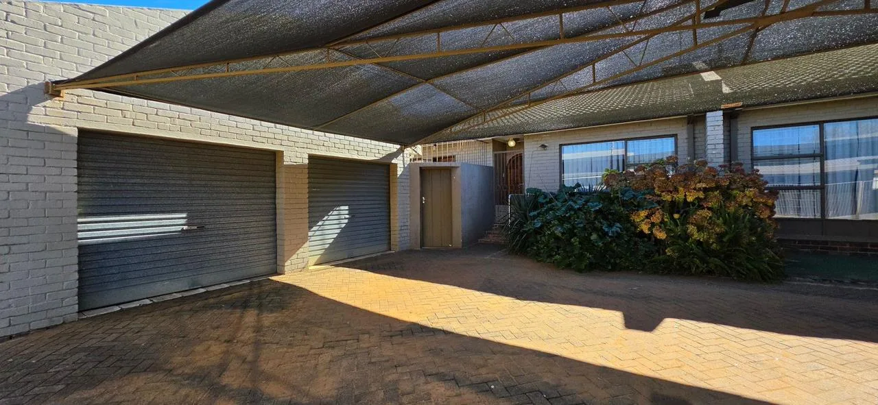 3 Bedroom Townhouse for sale in Langenhovenpark