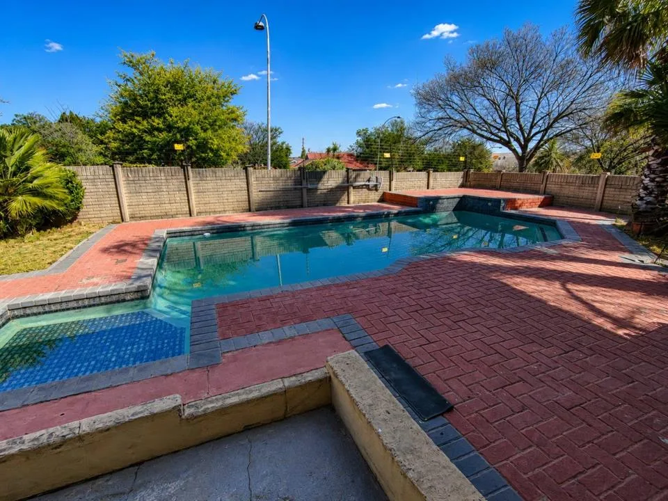 5 Bedroom House for sale in Sasolburg Ext 11