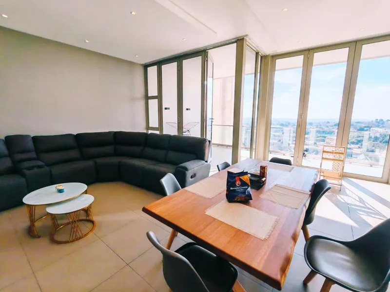 3 Bedroom Apartment / flat to rent in Rosebank