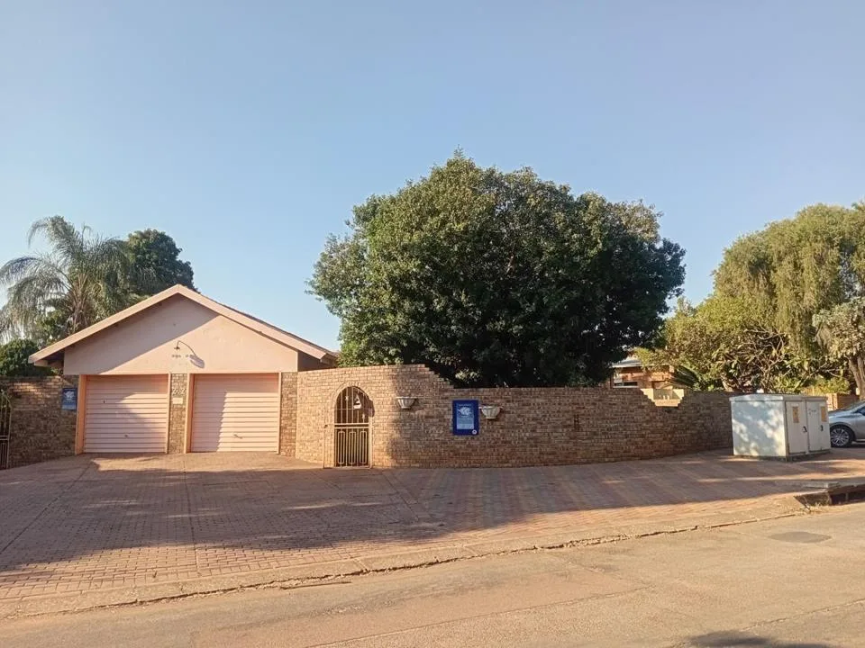 3 Bedroom House for sale in Flora Park