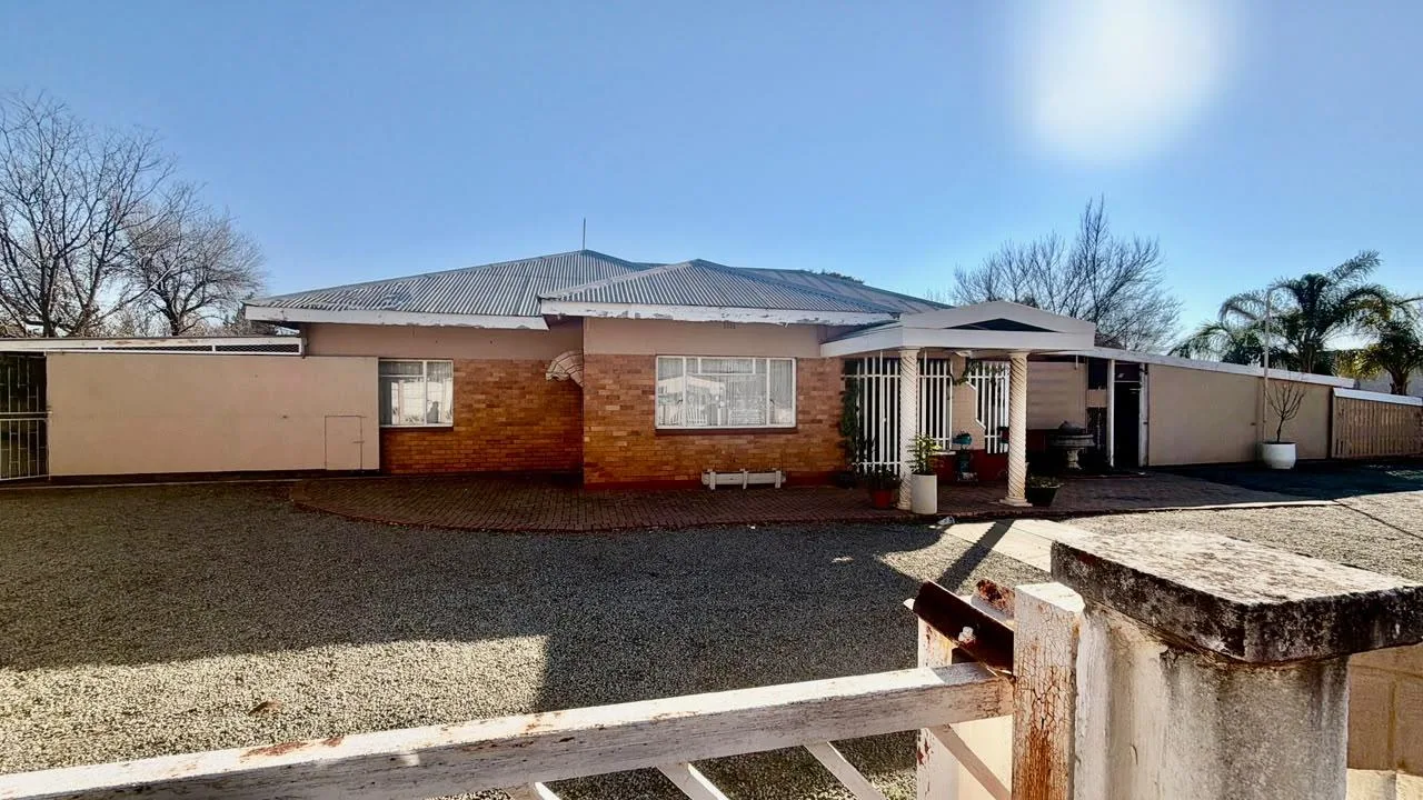 7 Bedroom House for sale in Meiringspark