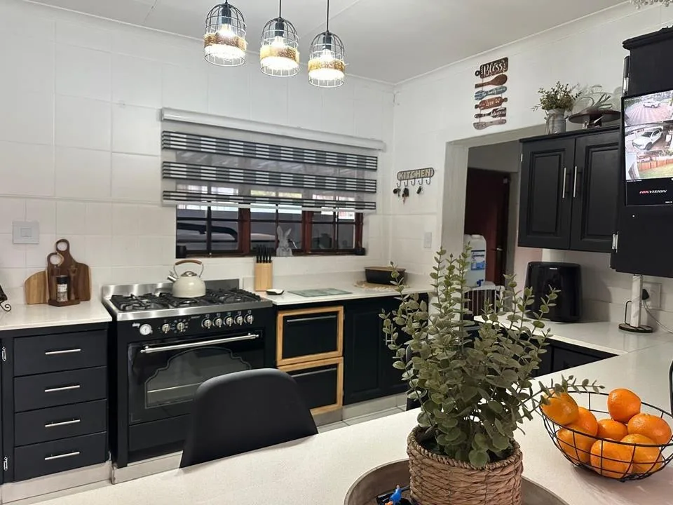 4 Bedroom House for sale in Aerorand