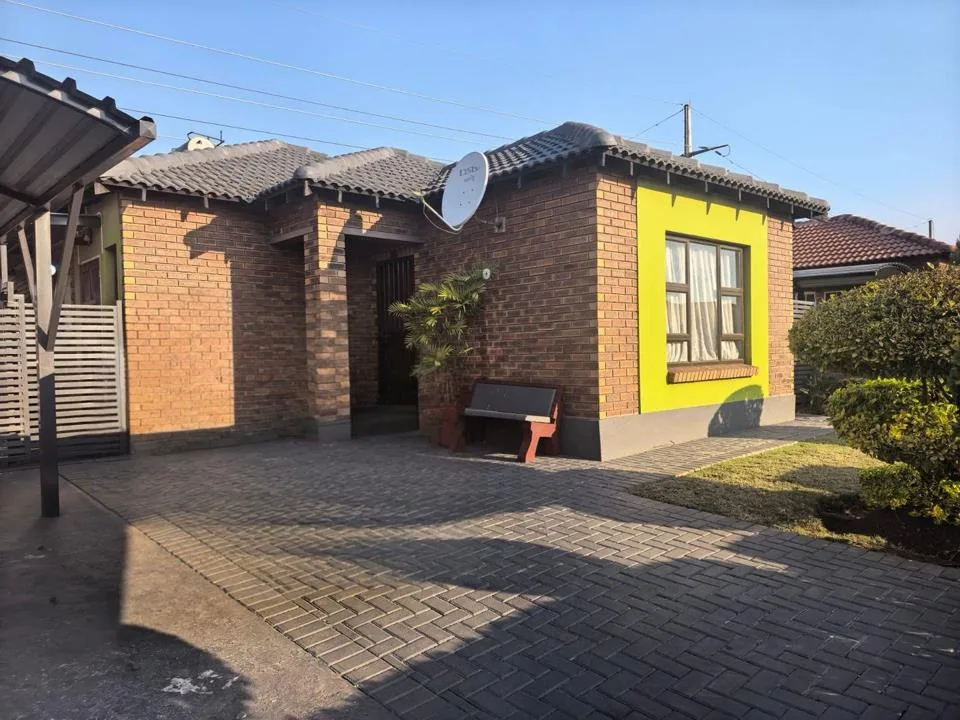 3 Bedroom House for sale in Waterval East