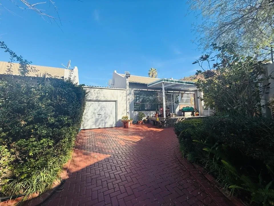 2 Bedroom Townhouse for sale in Langenhovenpark
