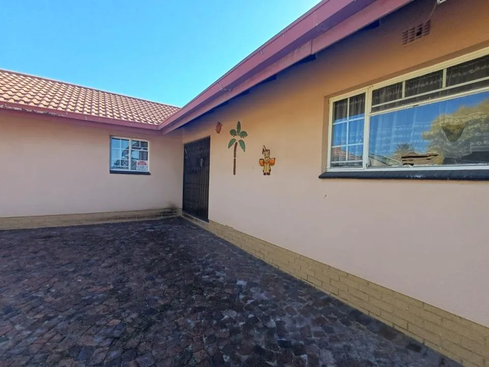 3 Bedroom House for sale in Vaalpark