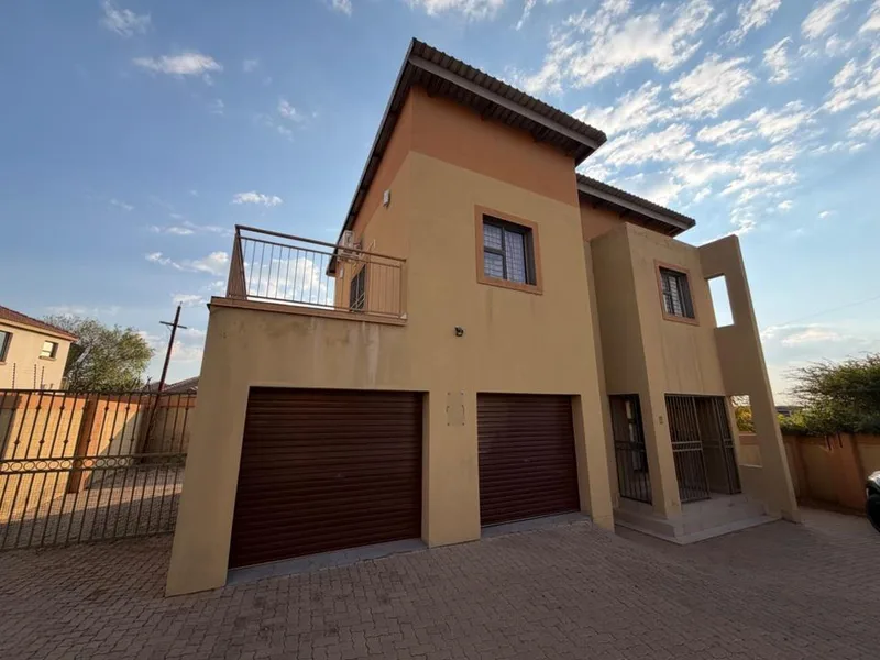 3 Bedroom Townhouse for sale in Sterpark