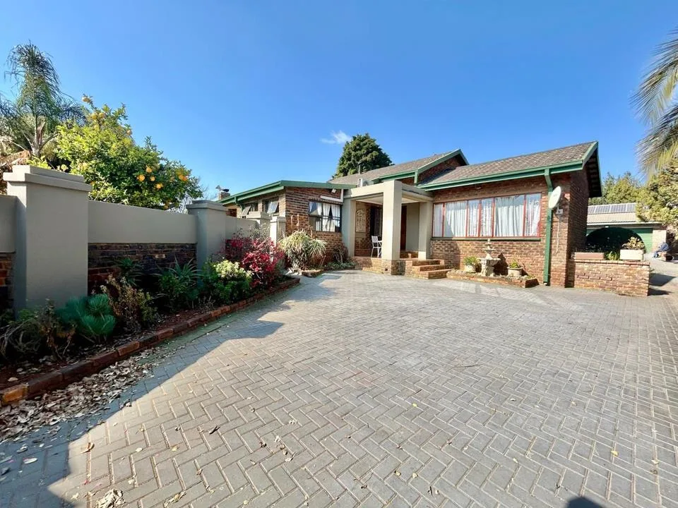 3 Bedroom House for sale in Kanonkop