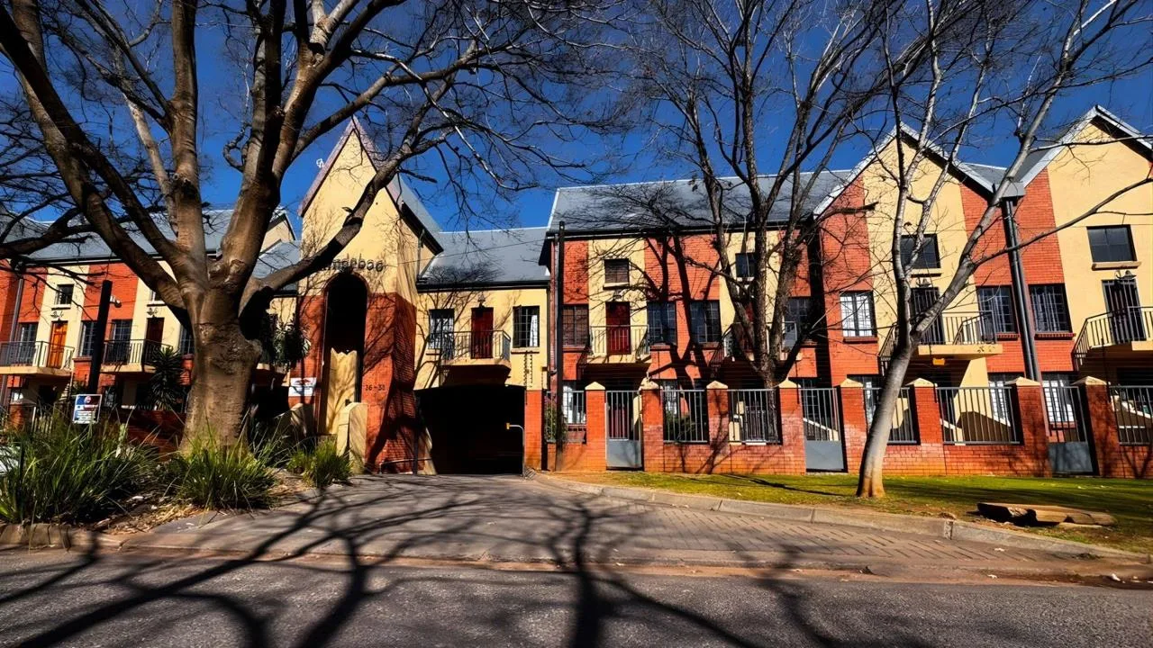 0.5 Bedroom Apartment / flat for sale in Bult South