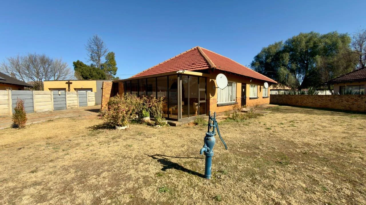 3 Bedroom House for sale in Stilfontein Ext 4