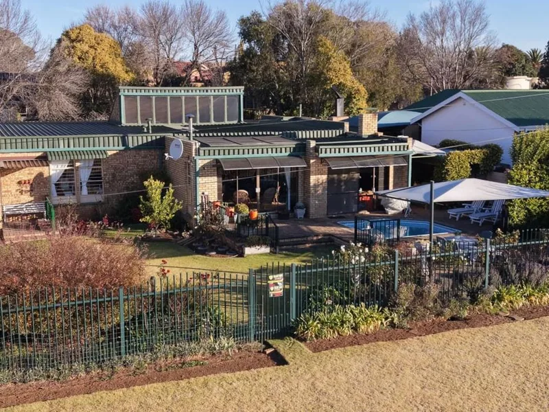 4 Bedroom House for sale in Panorama