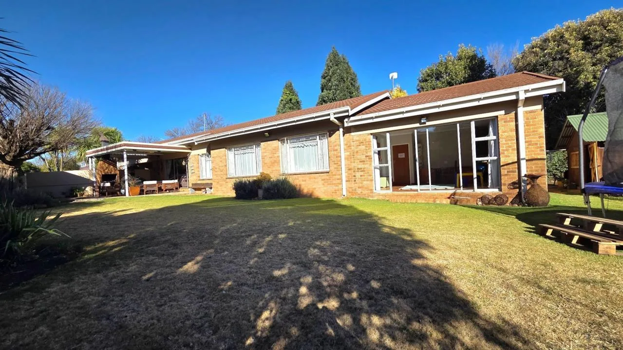 5 Bedroom House for sale in Panorama