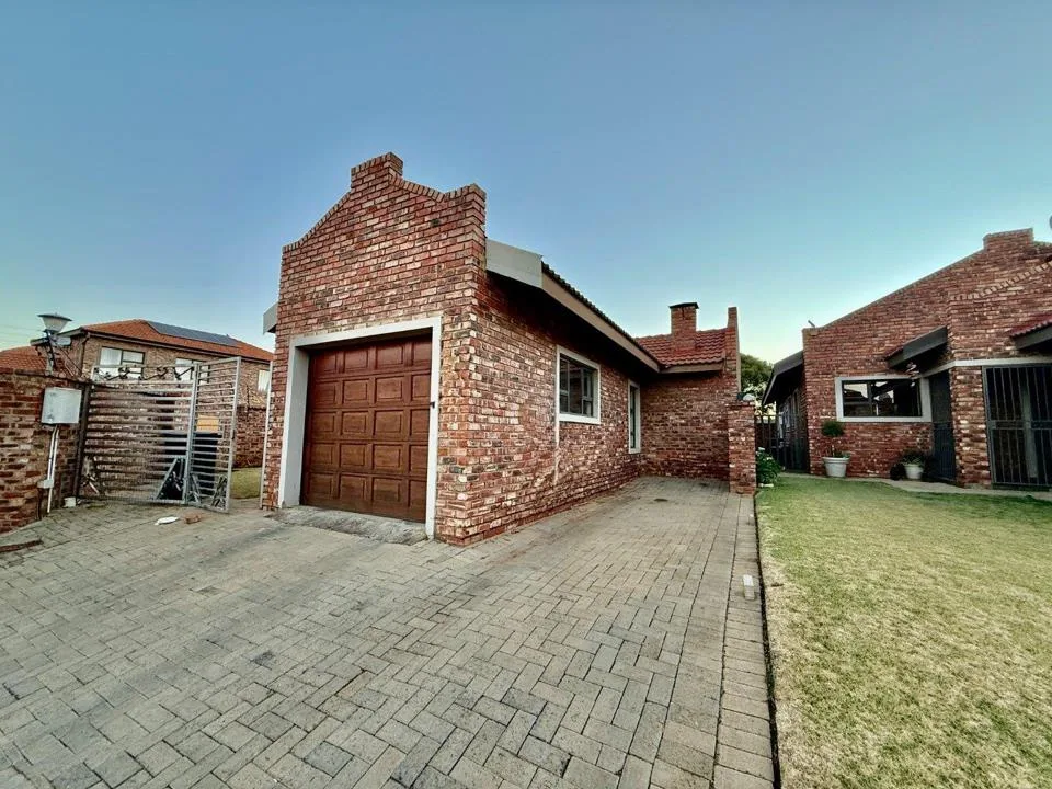 2 Bedroom Townhouse for sale in Baillie Park