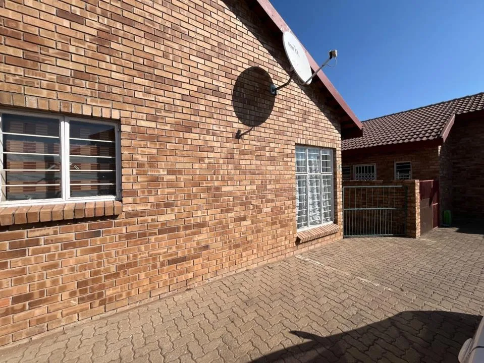 3 Bedroom Townhouse for sale in Annadale