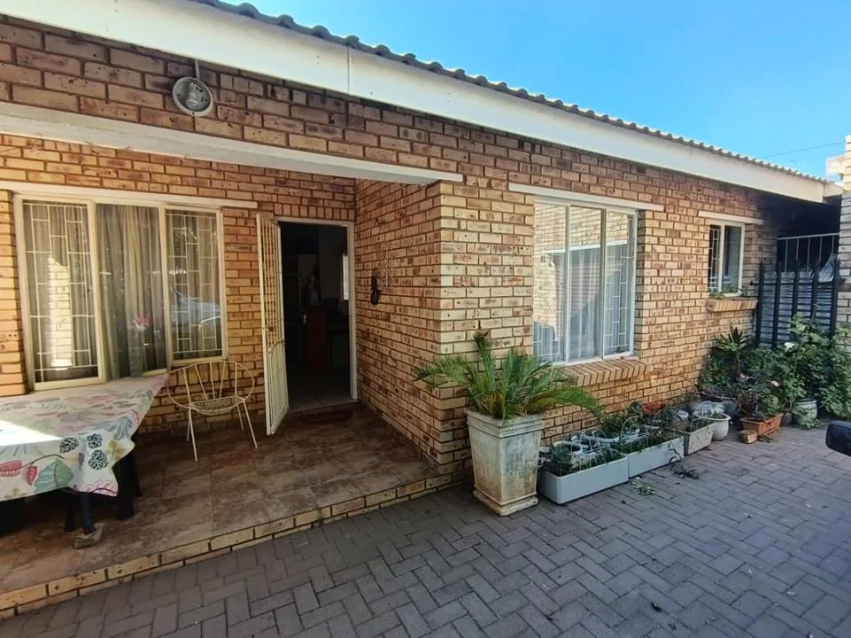 3 Bedroom Townhouse to rent in Meiringspark Ext 5