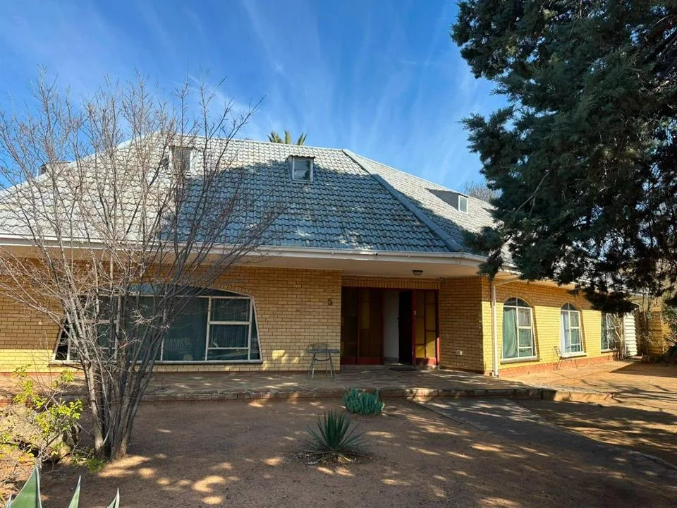 16 Bedroom House for sale in Brandwag
