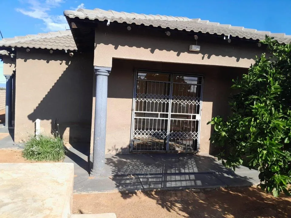 2 Bedroom House for sale in Lebowakgomo