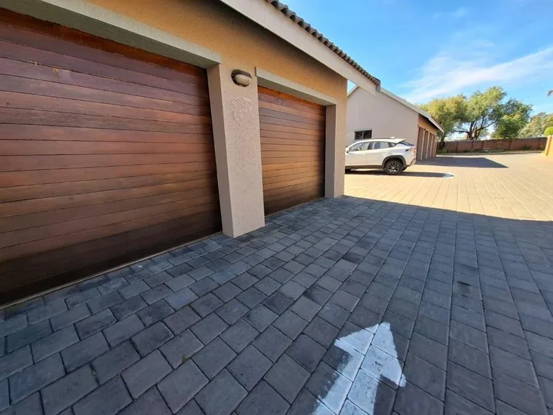 2 Bedroom Townhouse for sale in Groenvlei SH