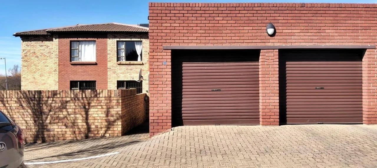 3 Bedroom Townhouse for sale in Shellyvale
