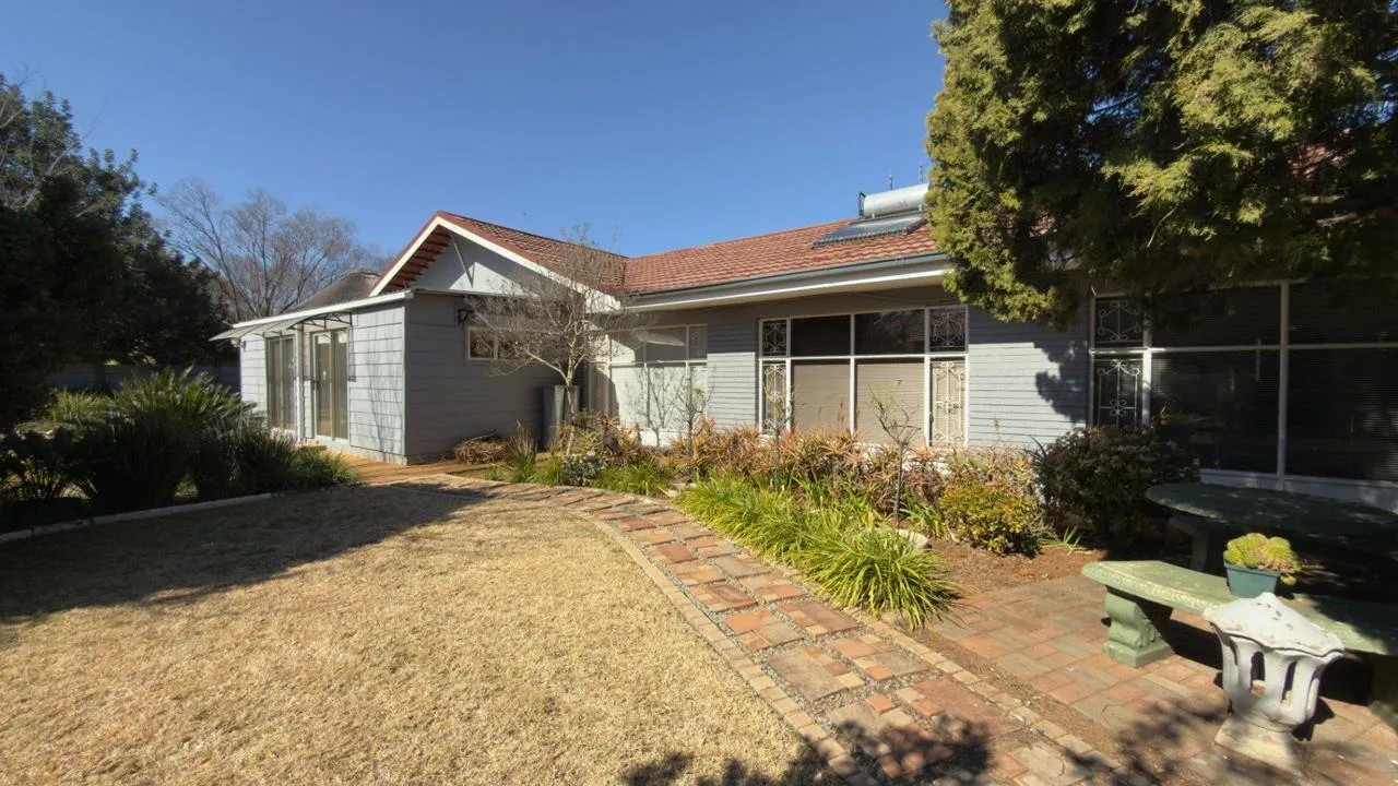 3 Bedroom House for sale in Stilfontein Ext 4