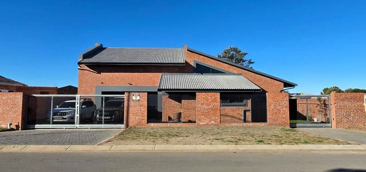 4 Bedroom House for sale in Wavecrest