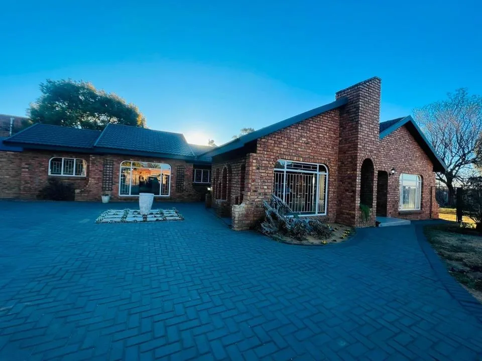 3 Bedroom House for sale in Vaalpark