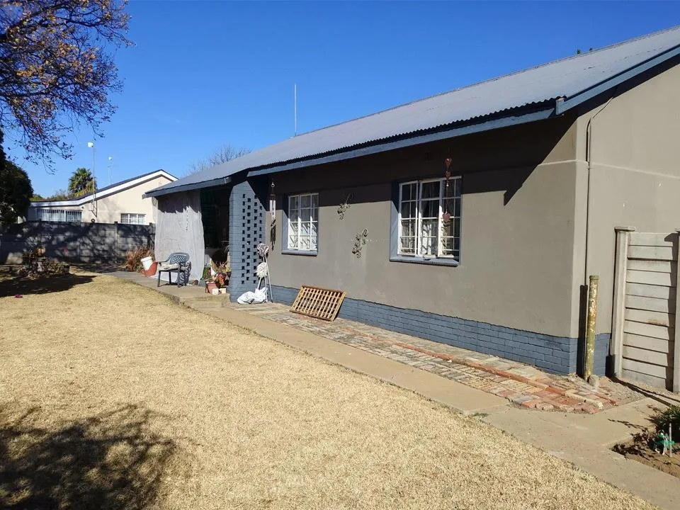 3 Bedroom House for sale in Vierfontein