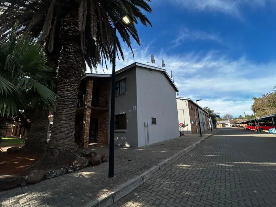 2 Bedroom Apartment / flat for sale in Rhodesdene