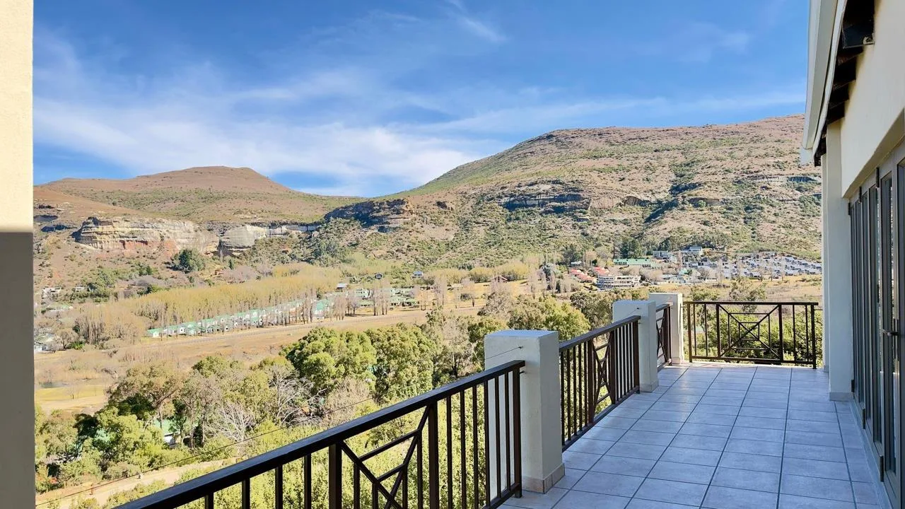 5 Bedroom House for sale in Clarens Golf & Trout Estate