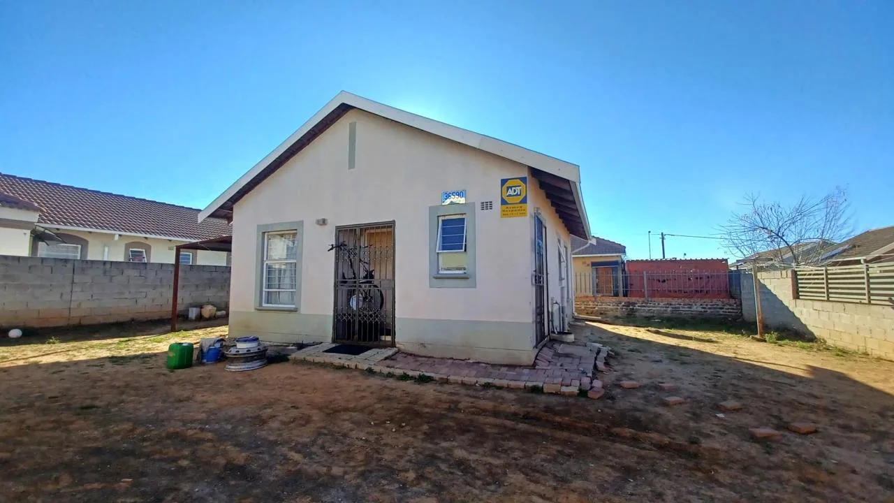 2 Bedroom House for sale in Raceway