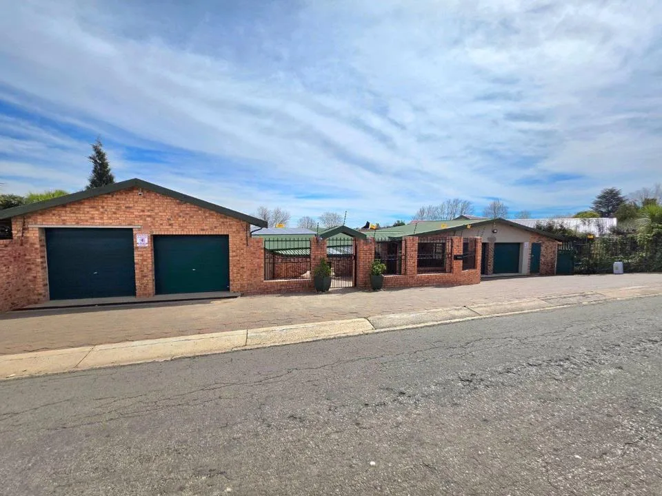 5 Bedroom House for sale in Panorama