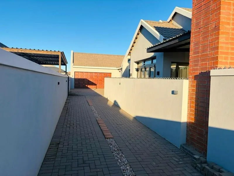 3 Bedroom House for sale in Bloemspruit