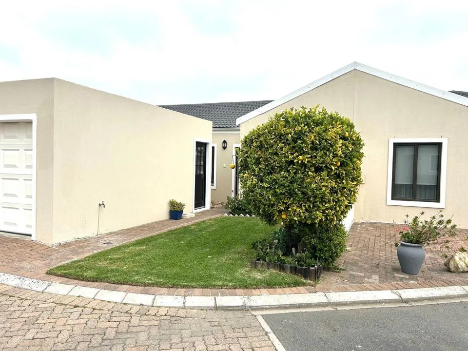 2 Bedroom House for sale in Twin Palms