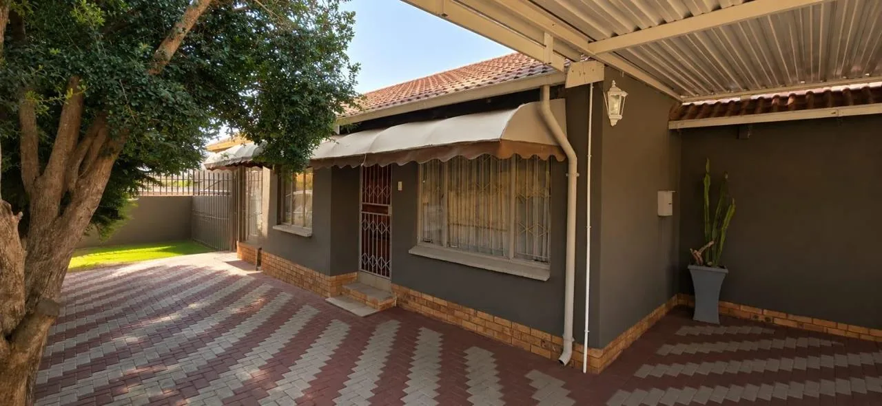 4 Bedroom House for sale in Tlhabane West