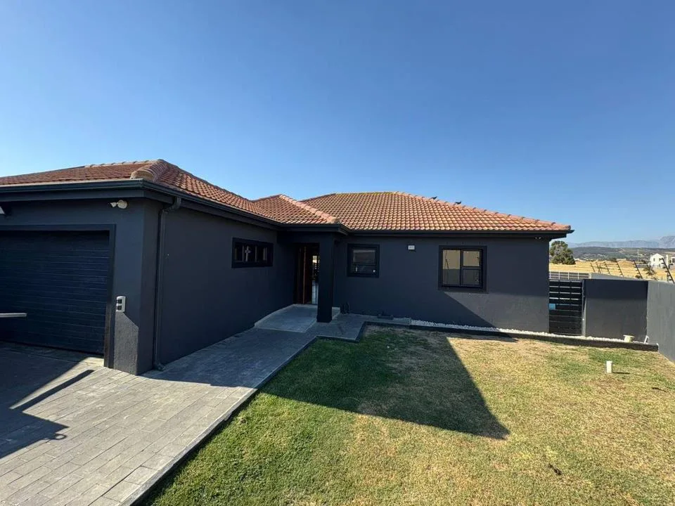 3 Bedroom House for sale in Fairview Golf Estate