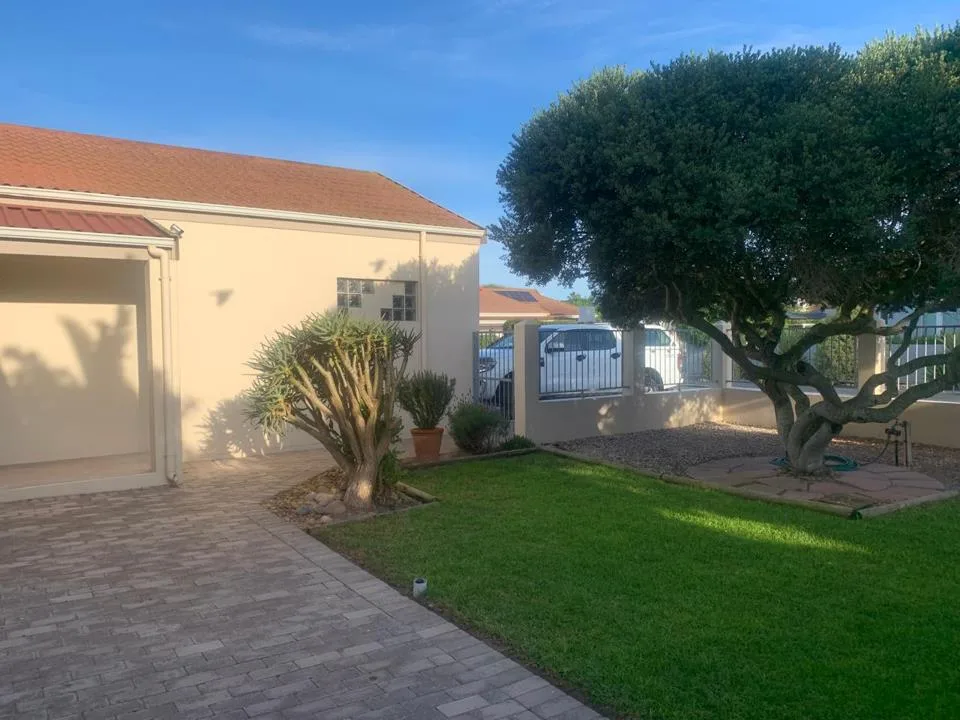 3 Bedroom House for sale in Velddrif