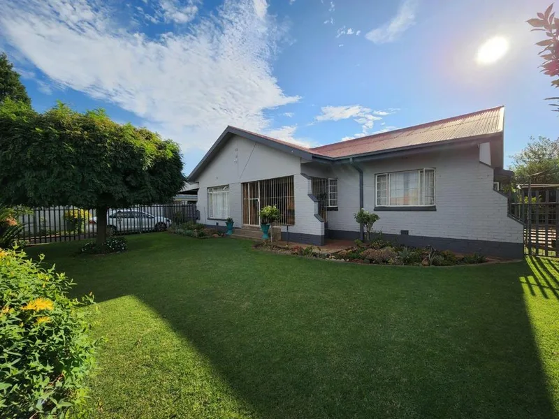 4 Bedroom House for sale in Potchefstroom South