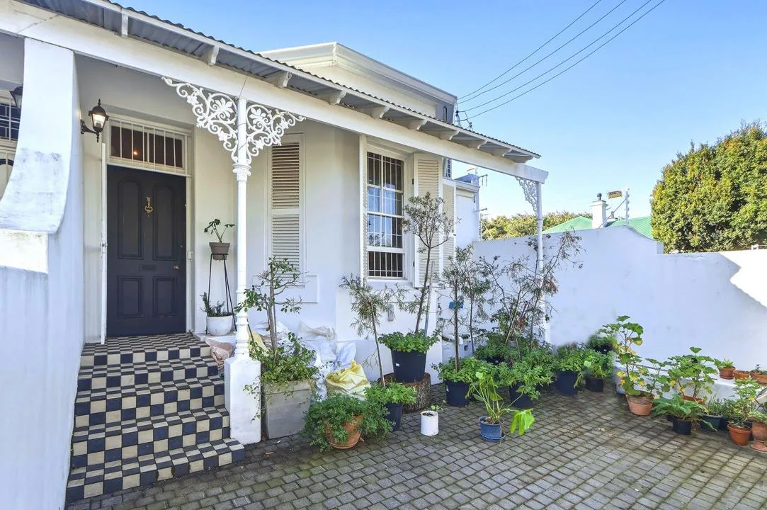 2 Bedroom House for sale in Rondebosch