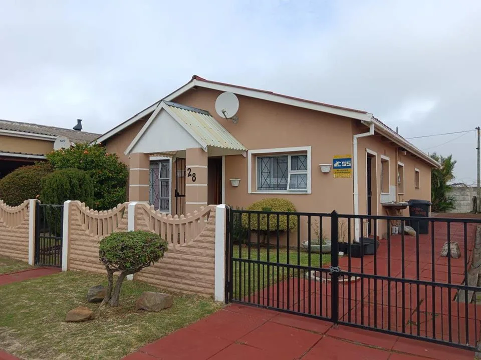 3 Bedroom House for sale in Lotus River