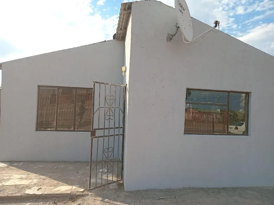 2 Bedroom House for sale in Bloemside 5