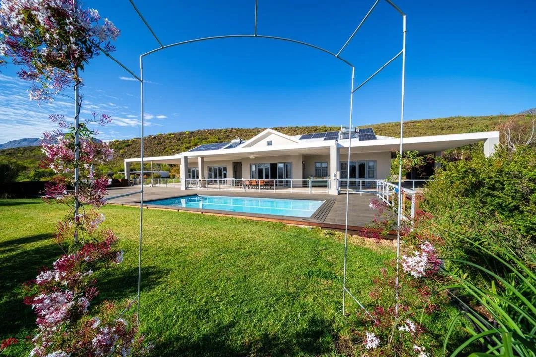 7 Bedroom House for sale in Montagu