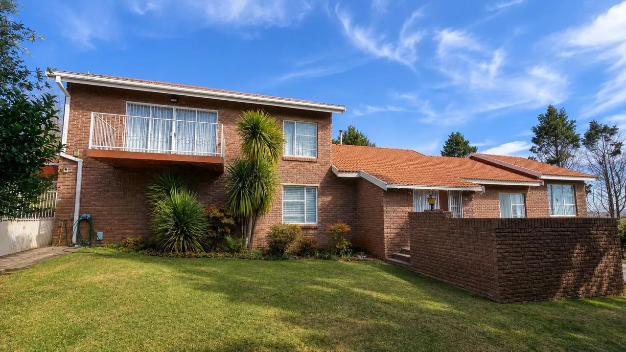 4 Bedroom House for sale in Bergsig
